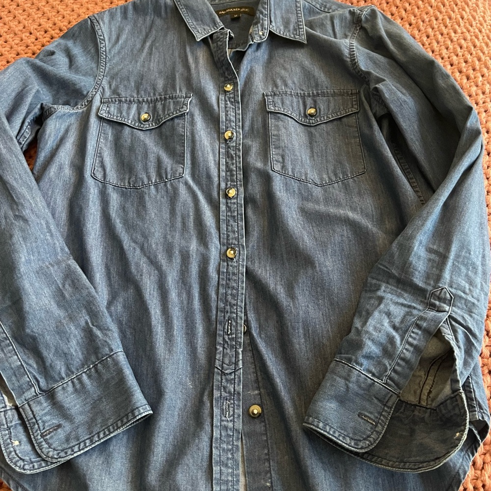 Banana Republic Blue Button Down Shirt size Medium
